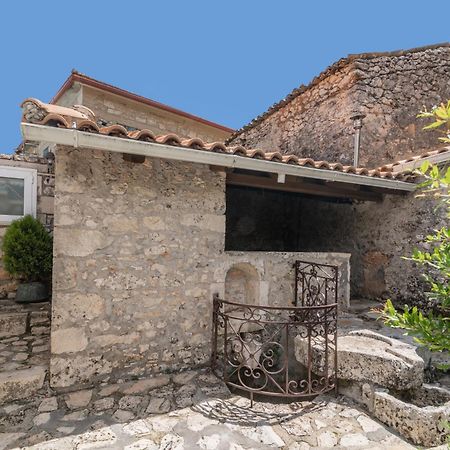 Villa Callisto- Elegant Restored Villa With Pool Yírion Exteriör bild