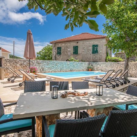 Villa Callisto- Elegant Restored Villa With Pool Yírion Exteriör bild