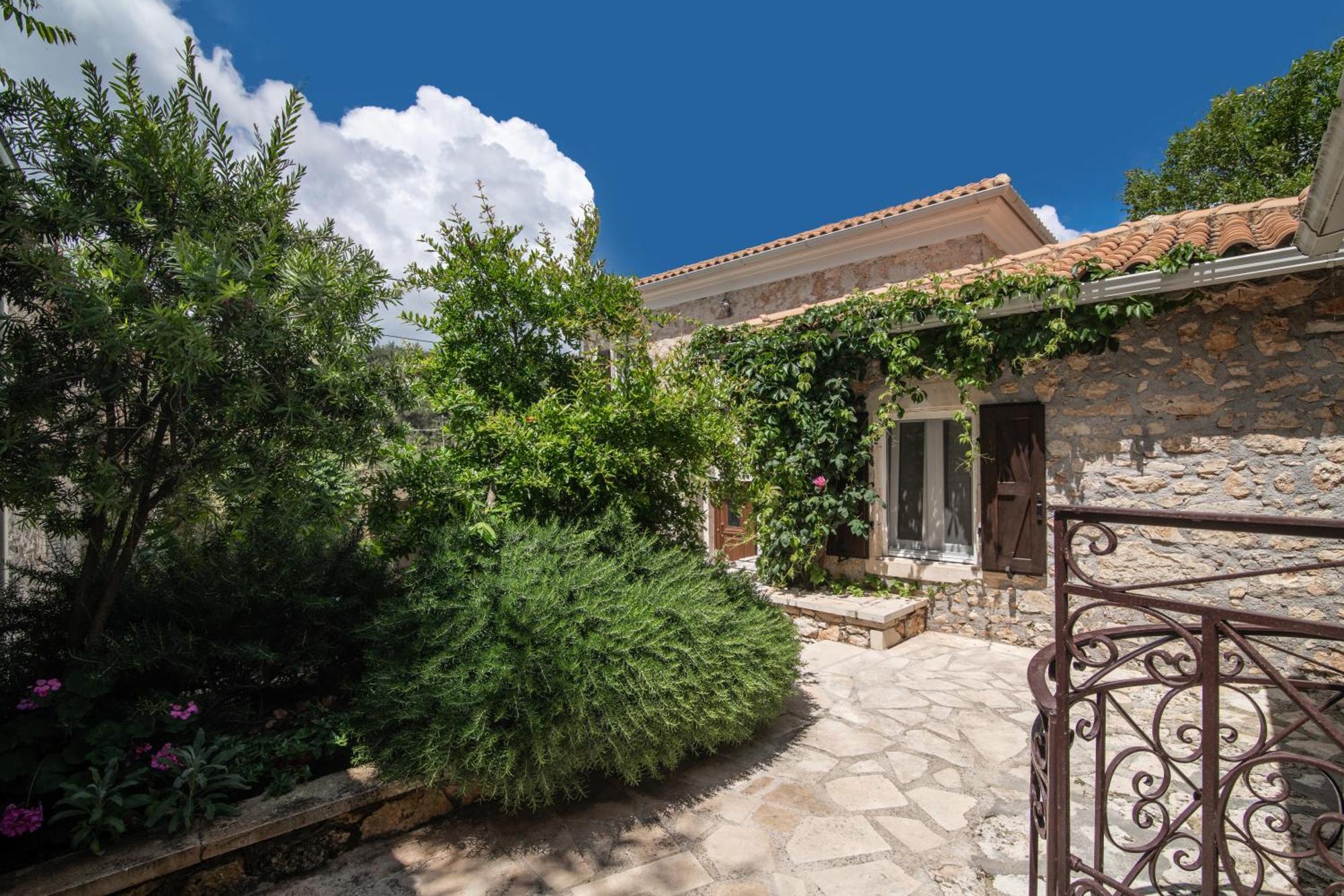 Villa Callisto- Elegant Restored Villa With Pool Yírion Exteriör bild