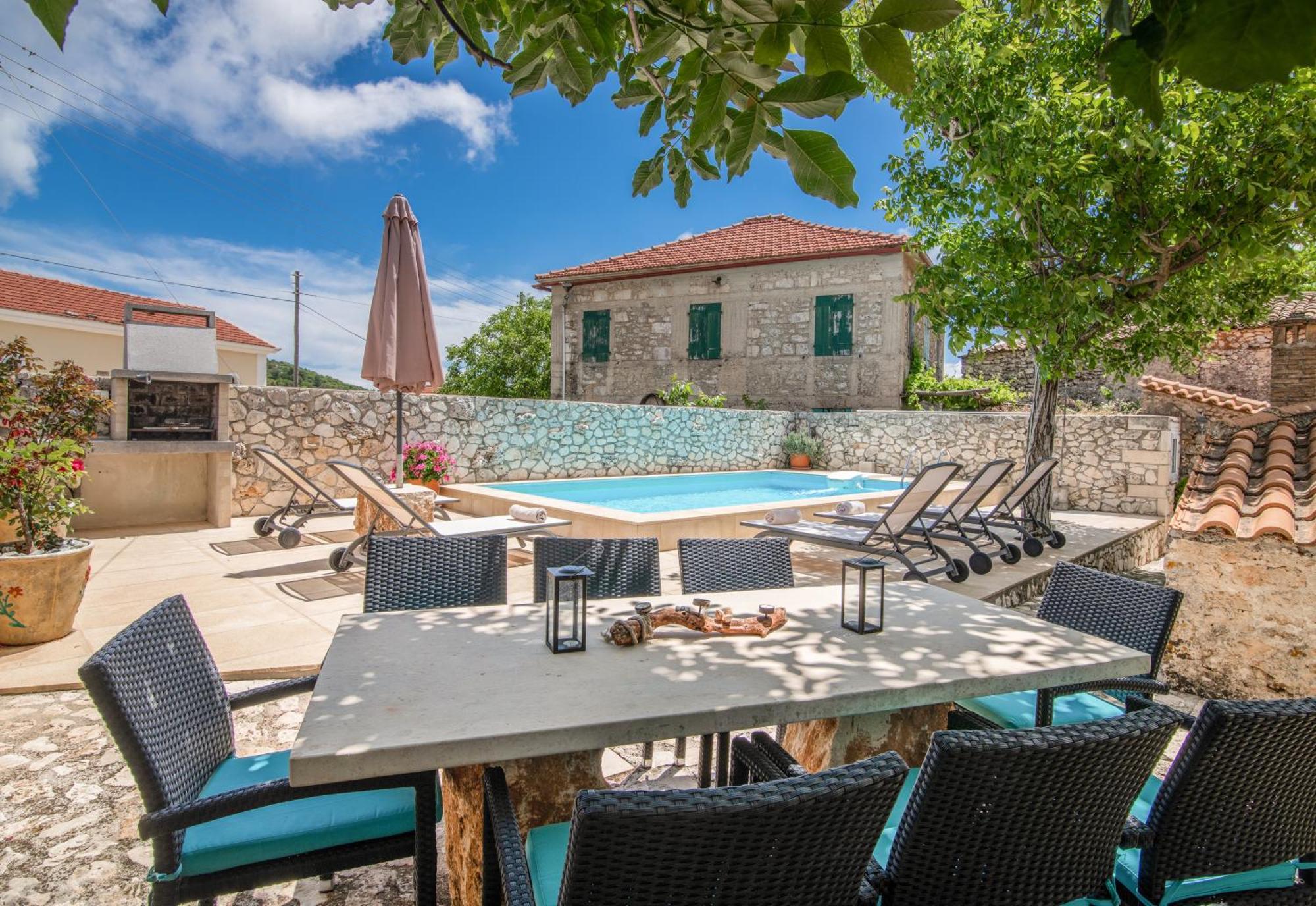 Villa Callisto- Elegant Restored Villa With Pool Yírion Exteriör bild