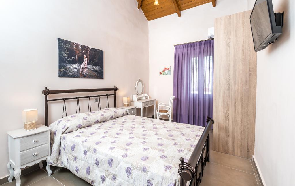 Villa Callisto- Elegant Restored Villa With Pool Yírion Exteriör bild