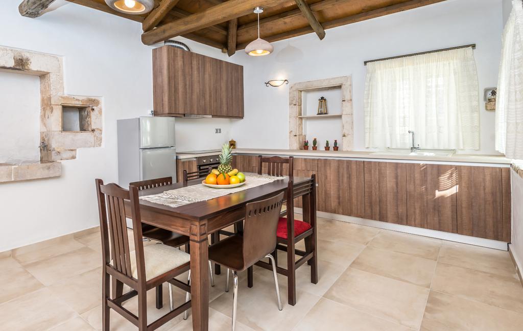 Villa Callisto- Elegant Restored Villa With Pool Yírion Exteriör bild
