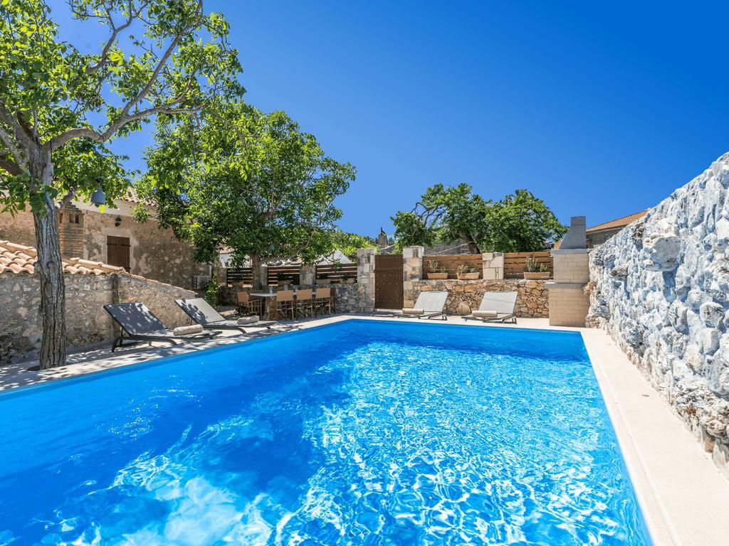 Villa Callisto- Elegant Restored Villa With Pool Yírion Exteriör bild