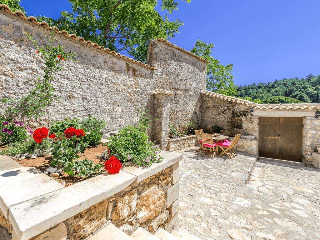 Villa Callisto- Elegant Restored Villa With Pool Yírion Exteriör bild