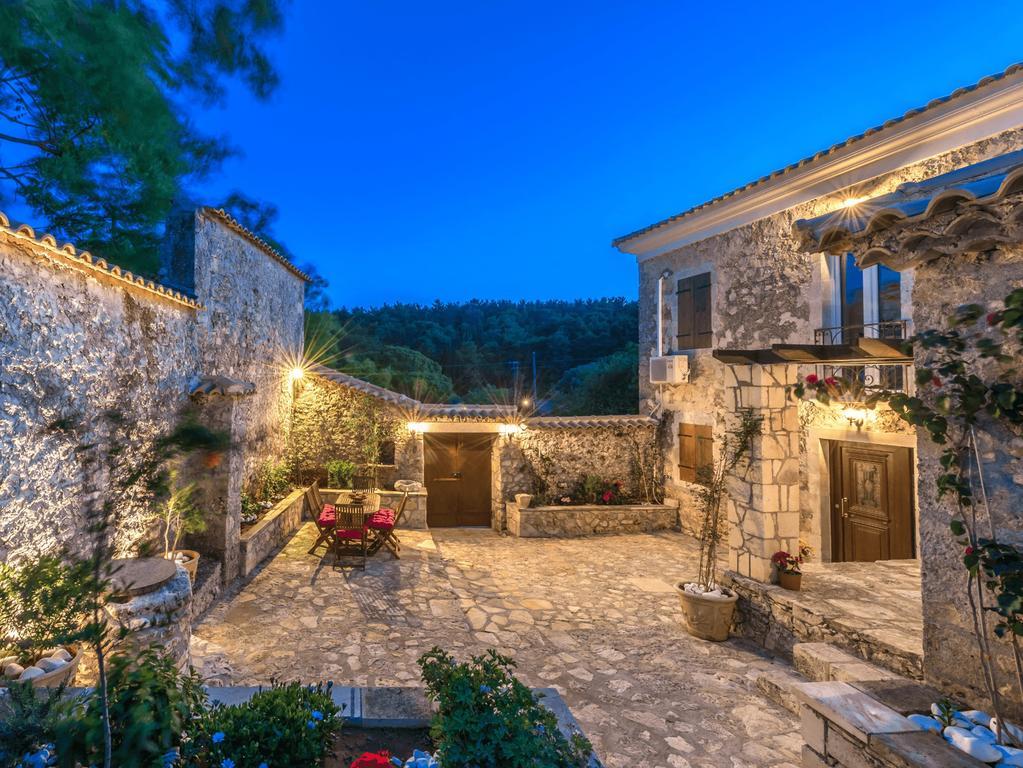 Villa Callisto- Elegant Restored Villa With Pool Yírion Exteriör bild