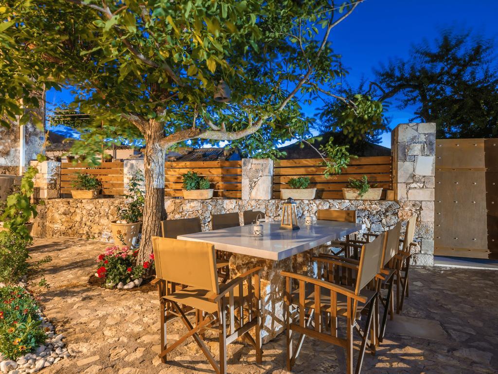 Villa Callisto- Elegant Restored Villa With Pool Yírion Exteriör bild