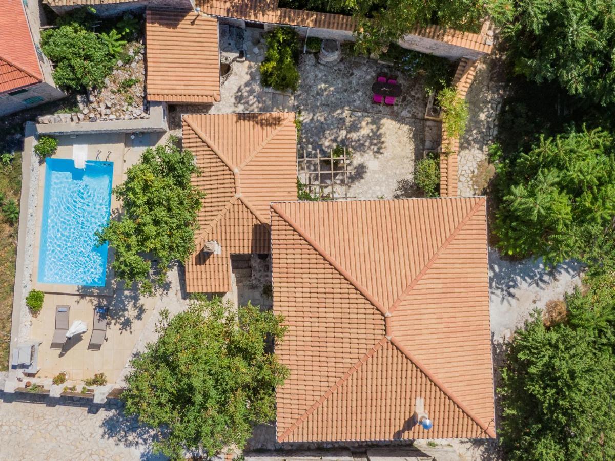 Villa Callisto- Elegant Restored Villa With Pool Yírion Exteriör bild