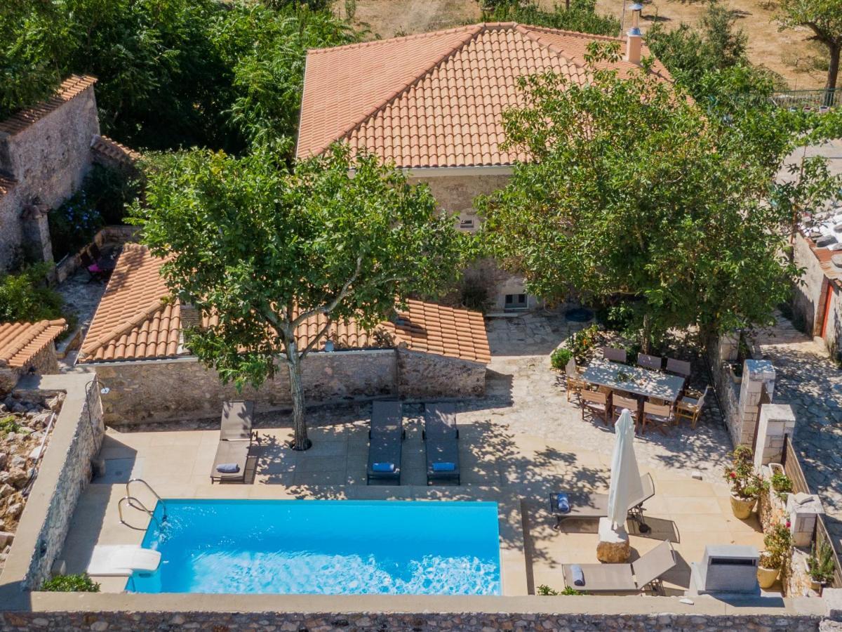 Villa Callisto- Elegant Restored Villa With Pool Yírion Exteriör bild